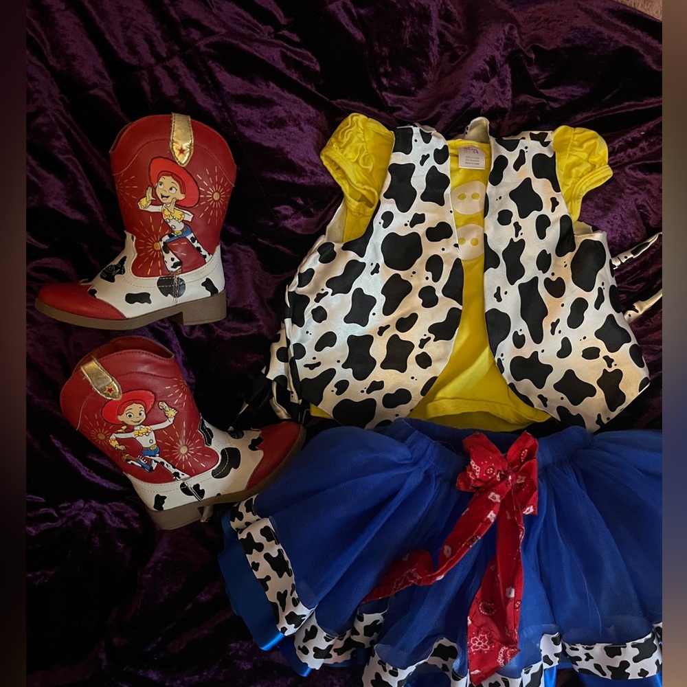 Disney girl 4T dresses: Toy Story and Encanto